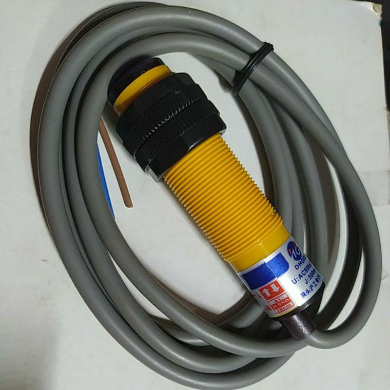 Giá Tốt -  cảm biến quang E3F-DS10Y1 điện áp 90-250V