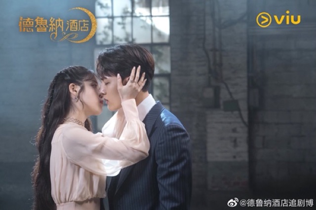 Set áo váy IU  hotel del luna khách sạn ánh trăng áo sơ mi sơmi dài tay phồng ,chân váy dài cạp cao