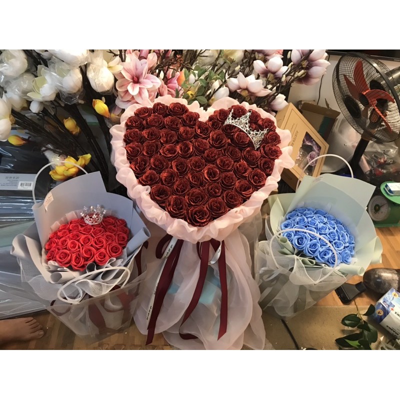 [Hoa sinh nhật, 8/3] Bó tim Nhũ 50bông vĩnh cửu phối voan Hàn cao cấp. Siêu to, tự đứng được. Có Nowship nội thành