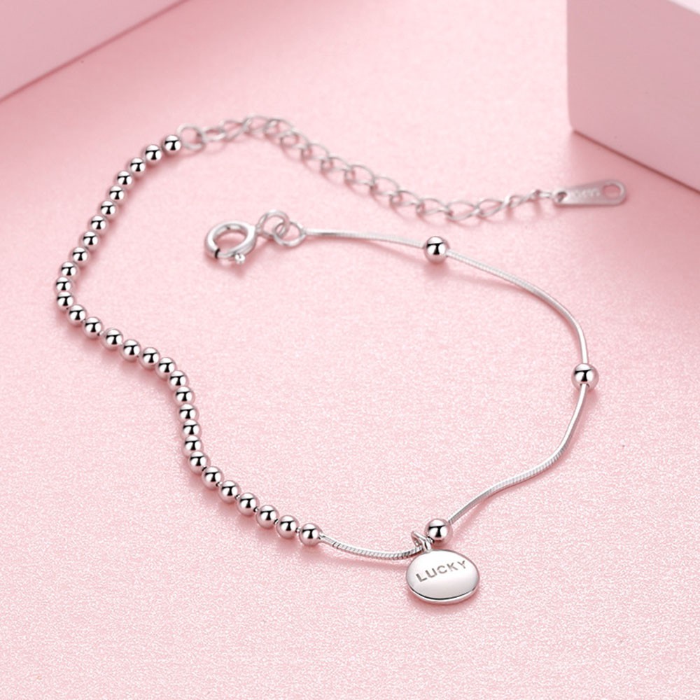 Vòng tay chuỗi hạt mặt kim loại khắc chữ Lucky dành cho nữ
