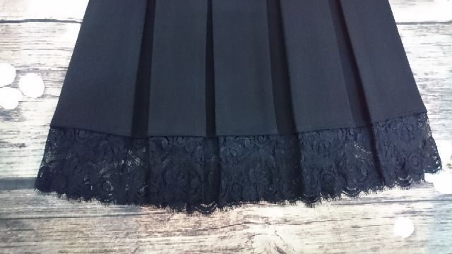 Chân váy xếp ly phối ren