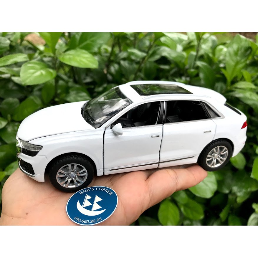 Xe mô hình Audi Q8 tỉ lệ 1:32 full box