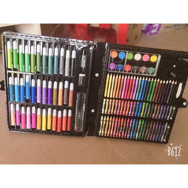 Hộp bút màu 150 chi tiết