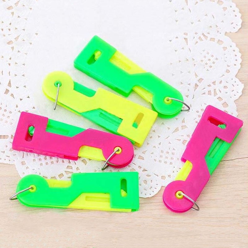 Bộ dụng cụ xỏ chỉ tiện lợi