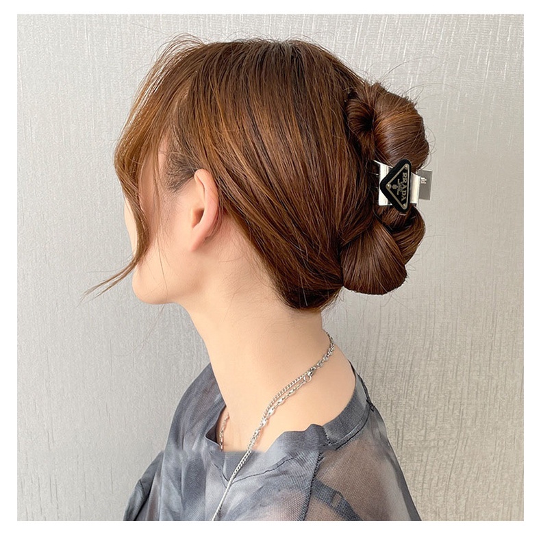 Kẹp Tóc Mini Bằng Kim Loại Hình Tam Giác In Chữ Thời Trang Dễ Phối Đồ