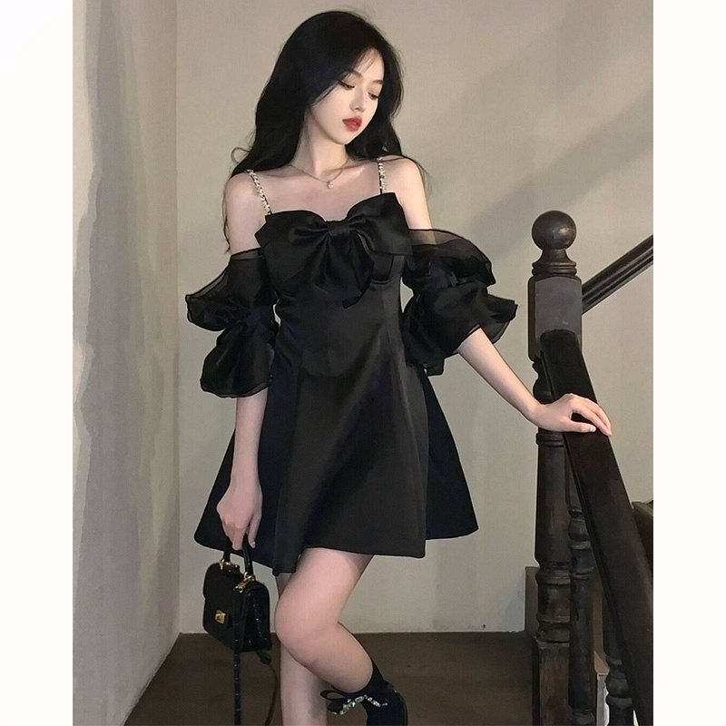 Đầm 2s đen rớt vai đính đá tay phồng nơ ngực