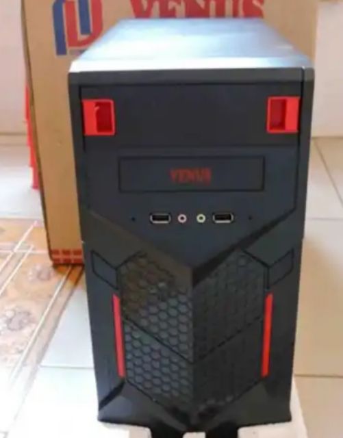 Thùng CPU máy tính chơi game