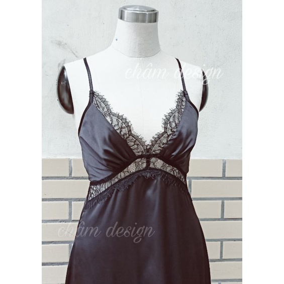 váy ngủ lụa satin đen dáng dài pha ren chân ngực sexy buộc nơ sau.Hàng thiết kế độc quyền.