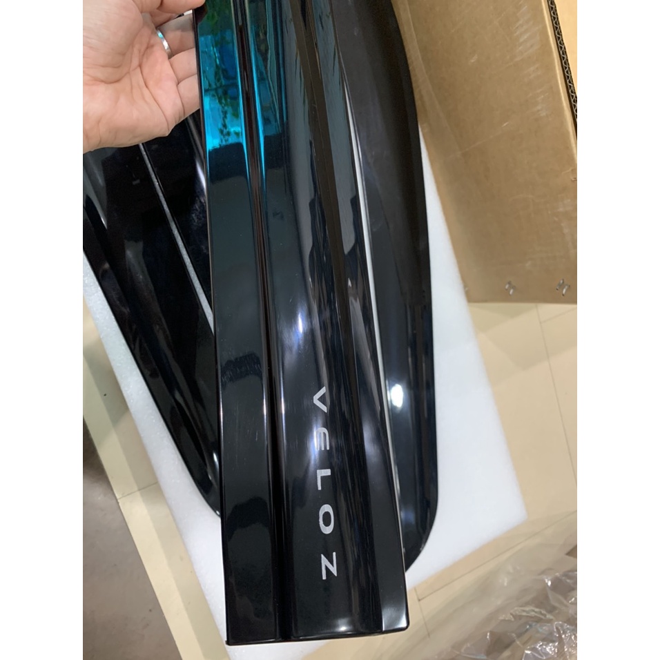 Vè che mưa xe toyota veloz nhựa đen cao cấp, veloz 2022 2023