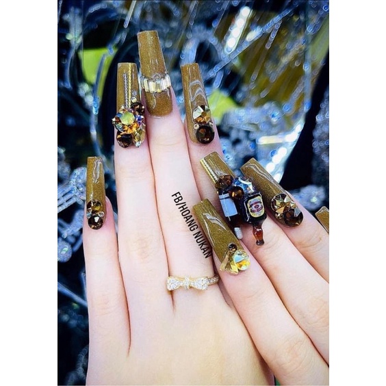 Charm chai rượu vang có bán lẻ