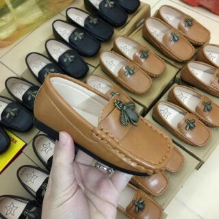 Giày lười da hình con ong cho bé trai