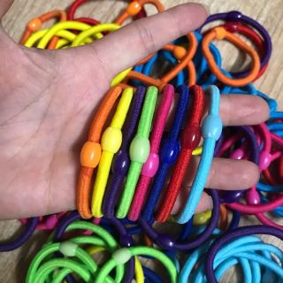 Thun cột tóc thời trang màu/đen