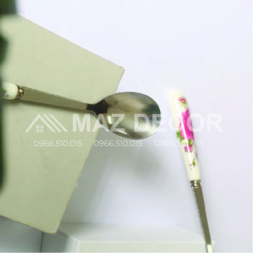 [Sỉ] Một chiếc thìa nĩa cán sứ inox hoa đẹp cao cấp dày dặn giá rẻ