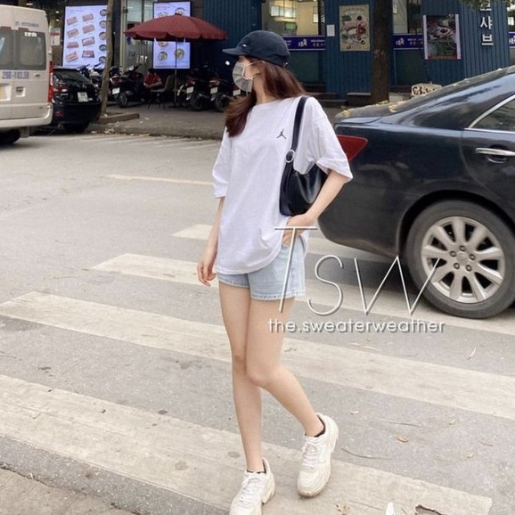 Áo Phông Trơn Dáng Rộng In Hình Cầu Thủ Bóng Rổ - Thun tay lỡ oversize họa tiết ngực trái style Ulzzang | BigBuy360 - bigbuy360.vn