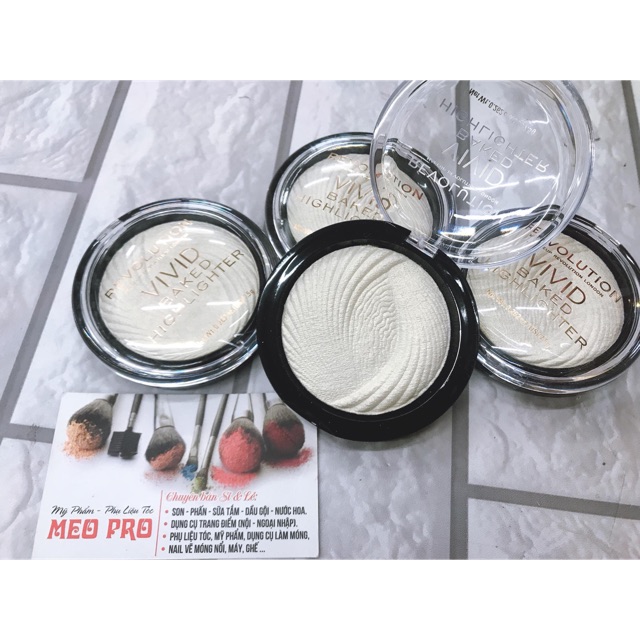 Phấn bắt sáng REVOLUTION Vivi baked highlighter (auth)