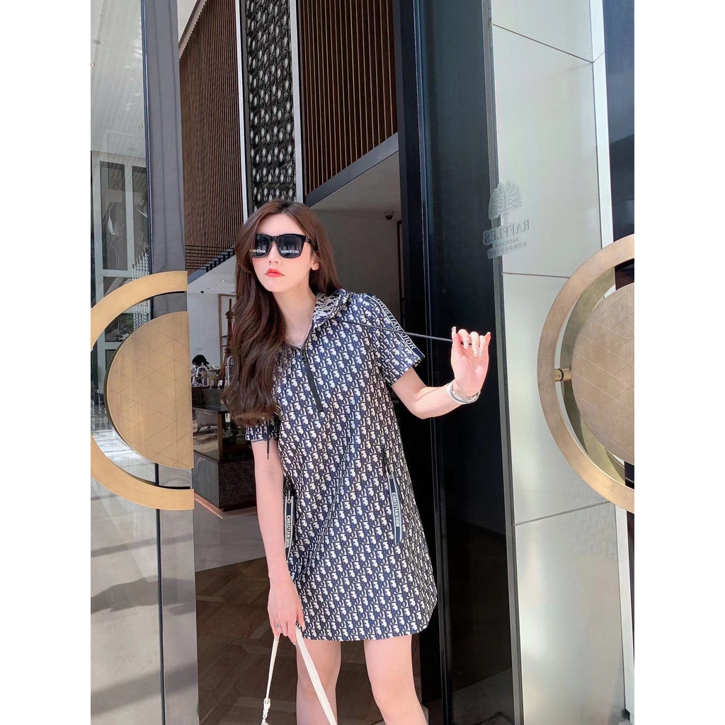 Váy tay ngắn khóa zip có mũ trùm đầu họa tiết oblique thời trang cao cấp Christian Dior CD