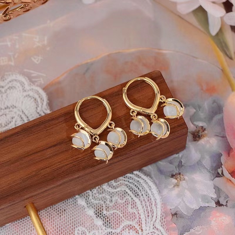 Bông Tai Hình Dấu Chân Mèo Đính Đá Opal Thời Trang Hàn Quốc
