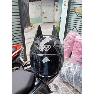 TAI BATMAN GẮN NÓN BẢO HIỂM