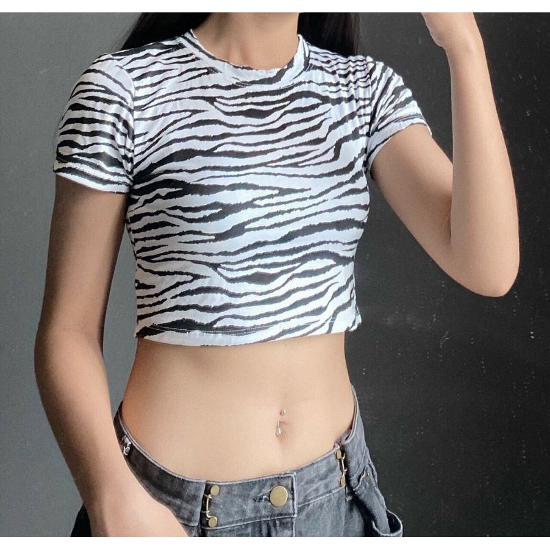 Áo croptop form ôm in họa tiết ngựa vằng
