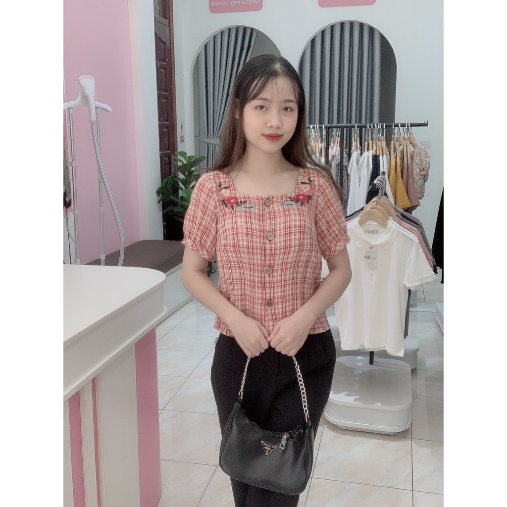 Áo sơ mi dáng suông kẻ đỏ thêu vai SYO A2008