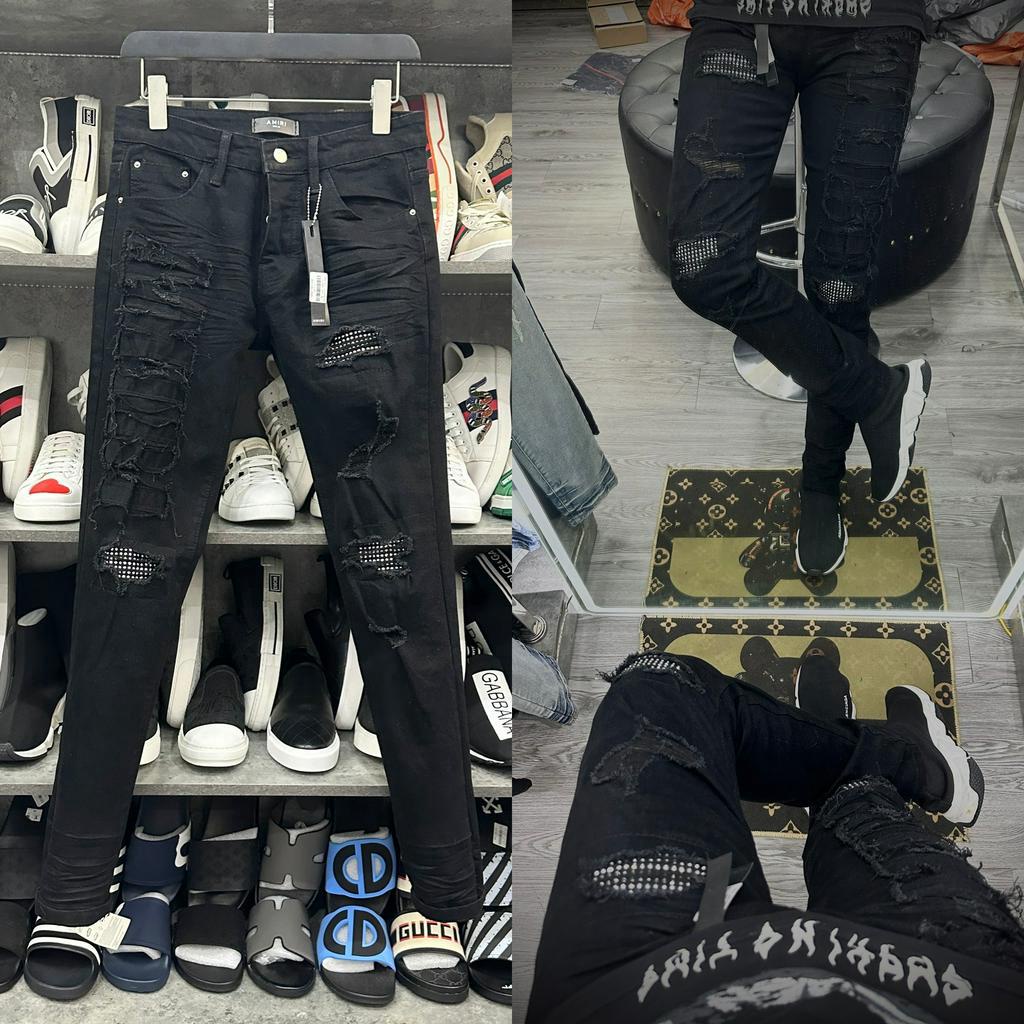 Quần jean bò nam Amiri slimfit đen thêu chữ rách nổi dọc đùi phối đính đá bạc đùi gối 4 cúc cài boy phố QJ228P