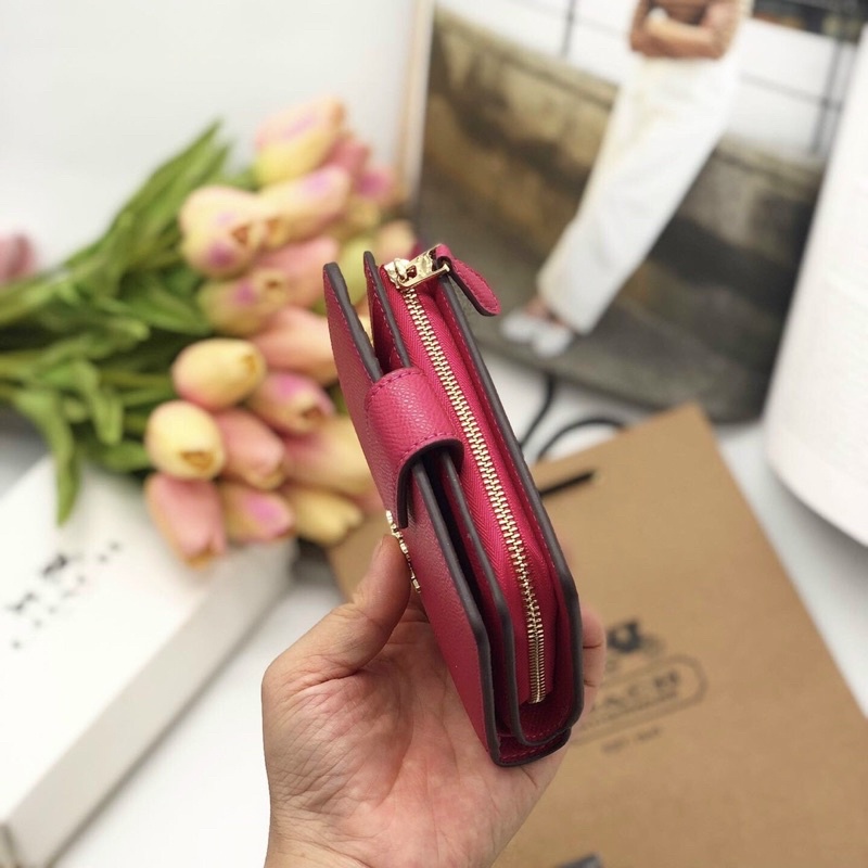 Ví Coach khoá cài dày bền nhiều ngăn, màu hồng sen siêu đẹp