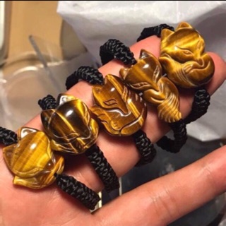 Lắc hồ ly mắt hổ nâu vàng