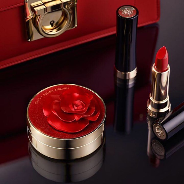 Phấn Nước Ohui Ultimate Cover Cushion Moisture Red Rose Petal Edition PF50/PA+++