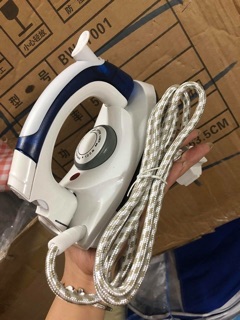 Bàn ủi mini hơi nước gọn nhẹ