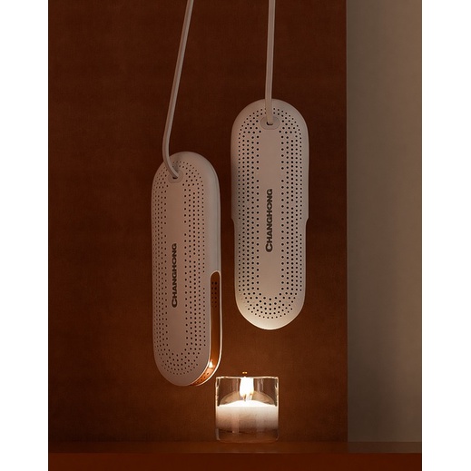 Máy sấy giày Changhong giúp giày mau khô, diệt khuẩn, khử mùi