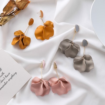 Khuyên tai Pinkdudu PD432 hợp kim hình cánh hoa đỏ mạ màu thời trang nữ