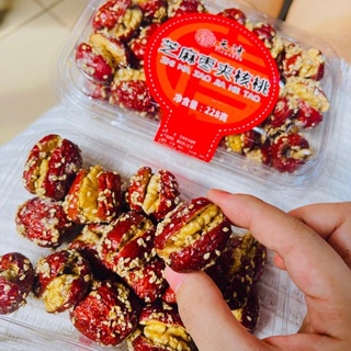 Táo đỏ kẹp óc chó vừng hôp 228gram