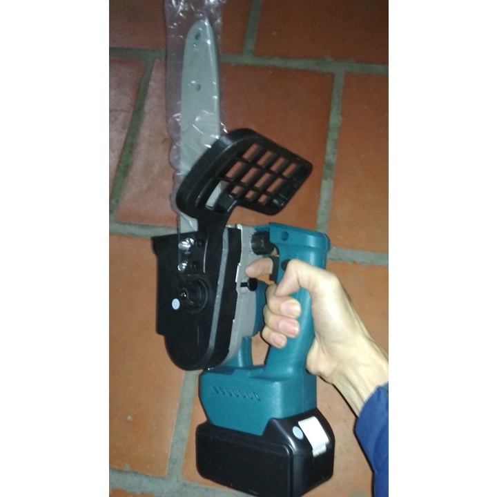 Máy cưa xích chạy pin