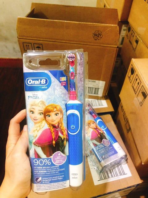 Bàn chải điện ORAL-B cho bé từ 3 tuổi