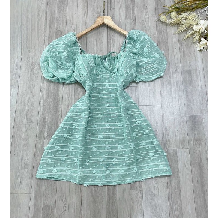 Đầm ren nổi tay phồng nơ ngực