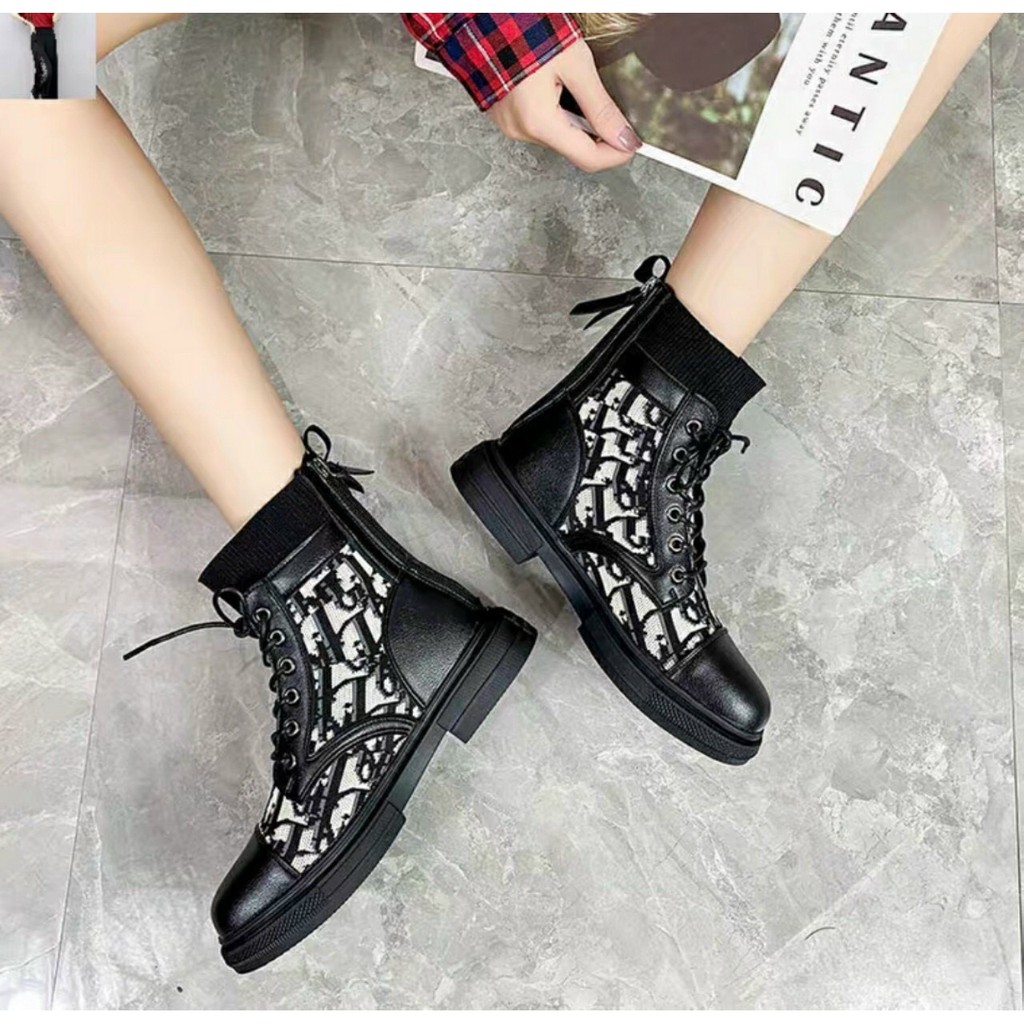 Giày bốt nữ phối hoa văn cổ lửng chất đẹp êm chân ( Full box cao cấp)