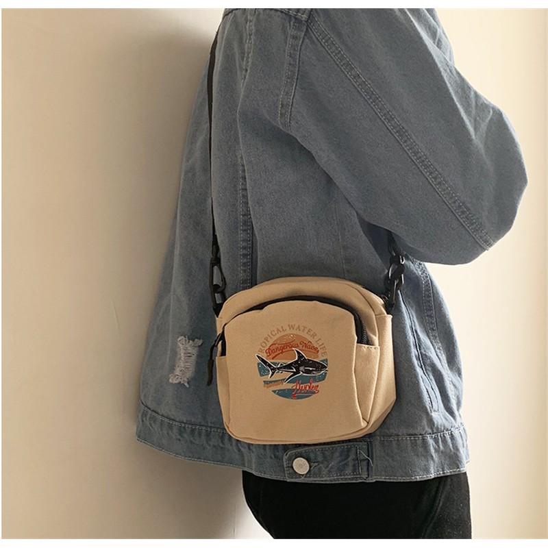 [Spot] Túi Đeo Chéo Vải Canvas In Hình Cá 22 Inch Phong Cách Nhật Bản