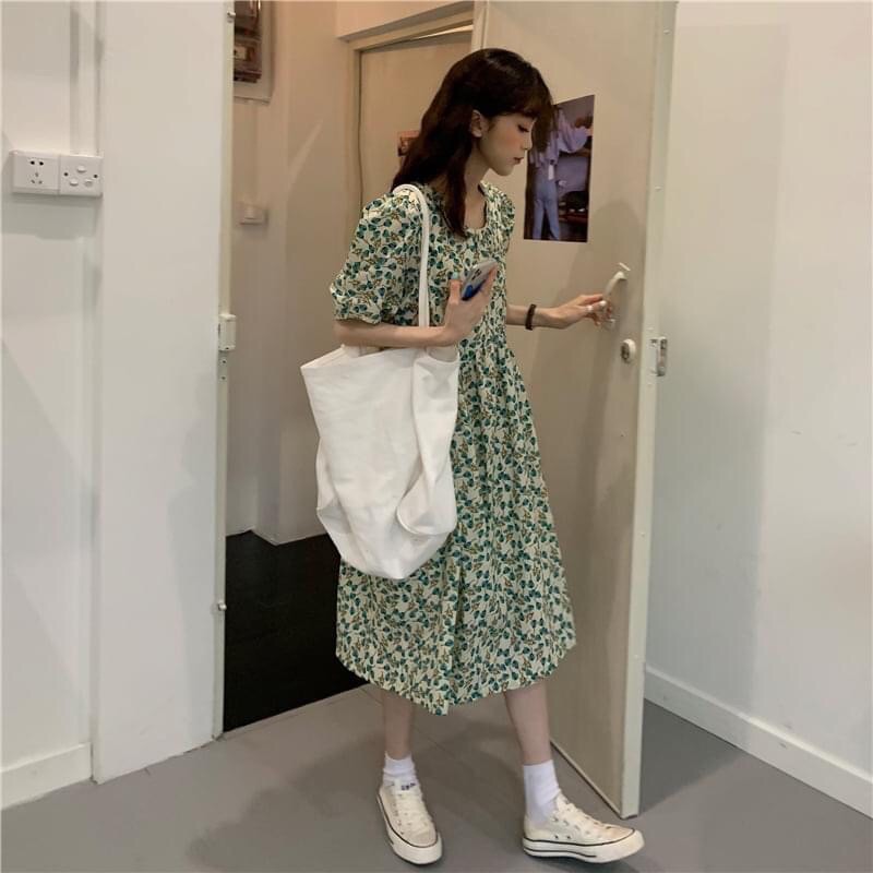 Đầm babydoll midi hoa xanh tối giản suông rộng | BigBuy360 - bigbuy360.vn