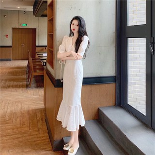 đầm đuôi cá dáng dài cổ V dịu dàng