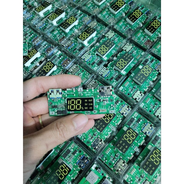 Box sạc dự phòng 18650