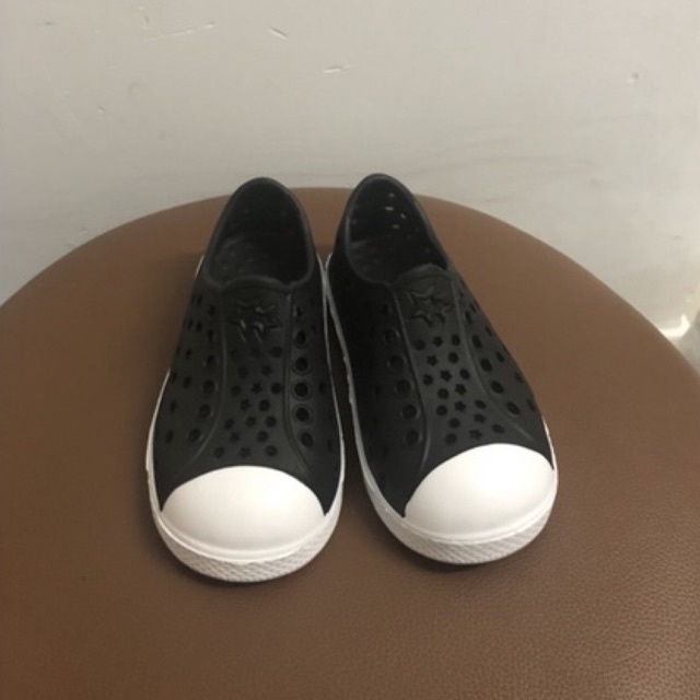 Giày nhựa siêu nhẹ cho bé (xách tay mỹ)