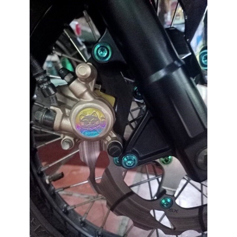 Logo mèo thần tài titan 7 màu gắn trang trí xe va nhiều vật dụng khác