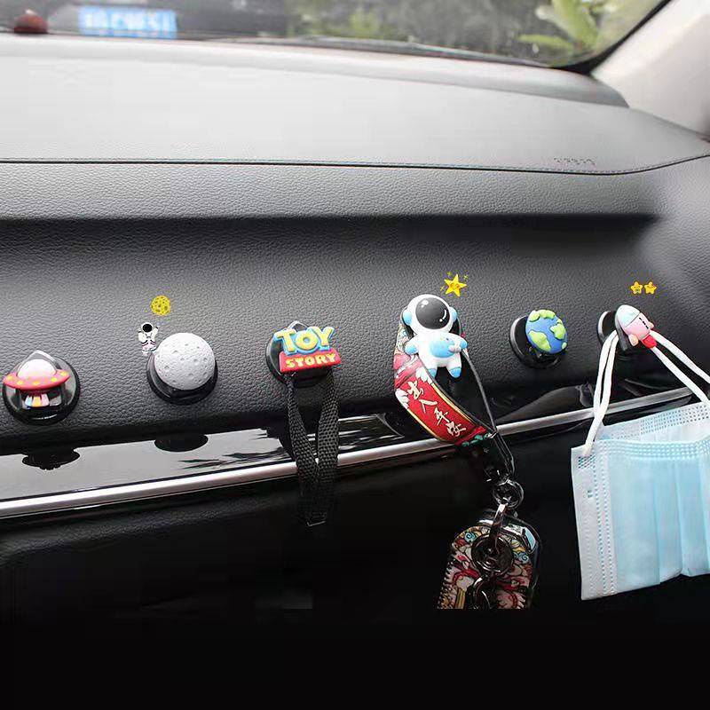 Astronaut Mini Car Hook Car Interior Ornaments Front Row Paste Storage Cute Cartoon Car Supplies Female DWRN