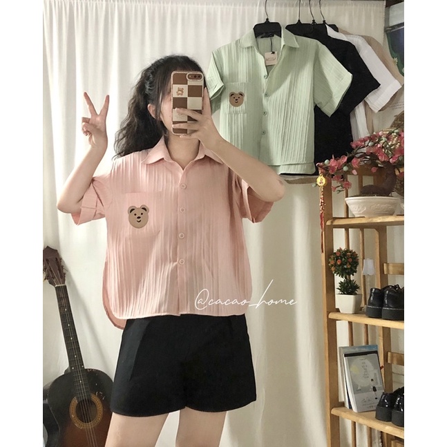 Áo sơ mi croptop xẻ tà vạt ngắn vạt dài thêu hình gấu xinh phong cách Hàn Quốc