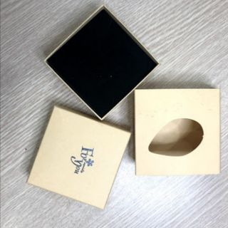 Hộp Đựng Bông Tai