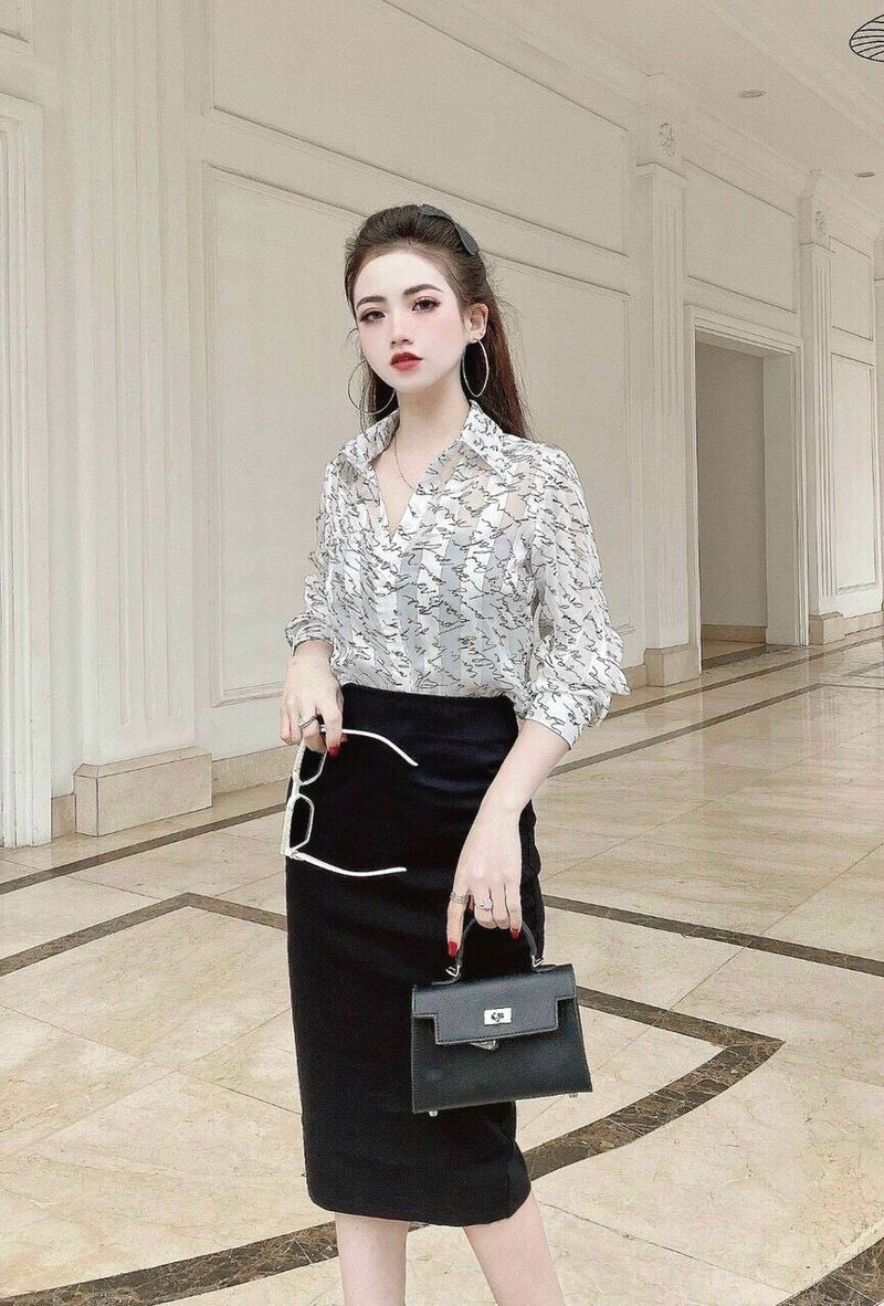 Áo sơ mi chữ nhỏ pha sọc nhiều màu cá tính | BigBuy360 - bigbuy360.vn