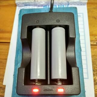 Bộ sạc 2 pin 18650