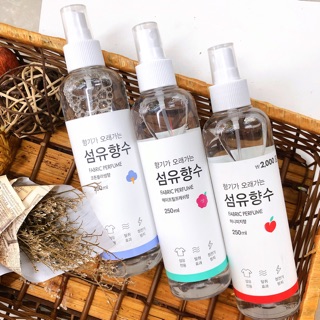 Xịt thơm quần áo Daiso Fabric Perfume