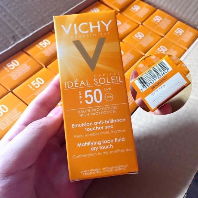 Kem chống nắng Vichy SPF50 cho da dầu, mụn, nhạy cảm, hỗn hợp, kiềm dầu - Shop Viloet