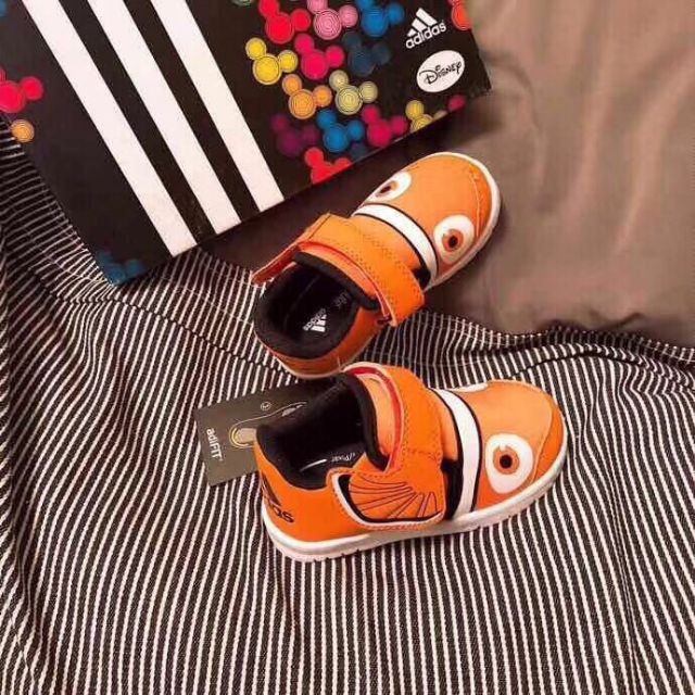 Giày bé trai Adidas
